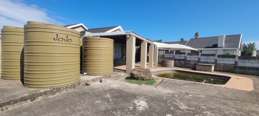 5 Bedroom Property for Sale in Haven Hills Eastern Cape